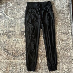 Lululemon Dance Studio Mid-Rise Jogger
Full Length